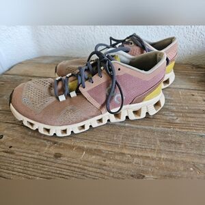 On cloud  x Running  mocha/sand size 6